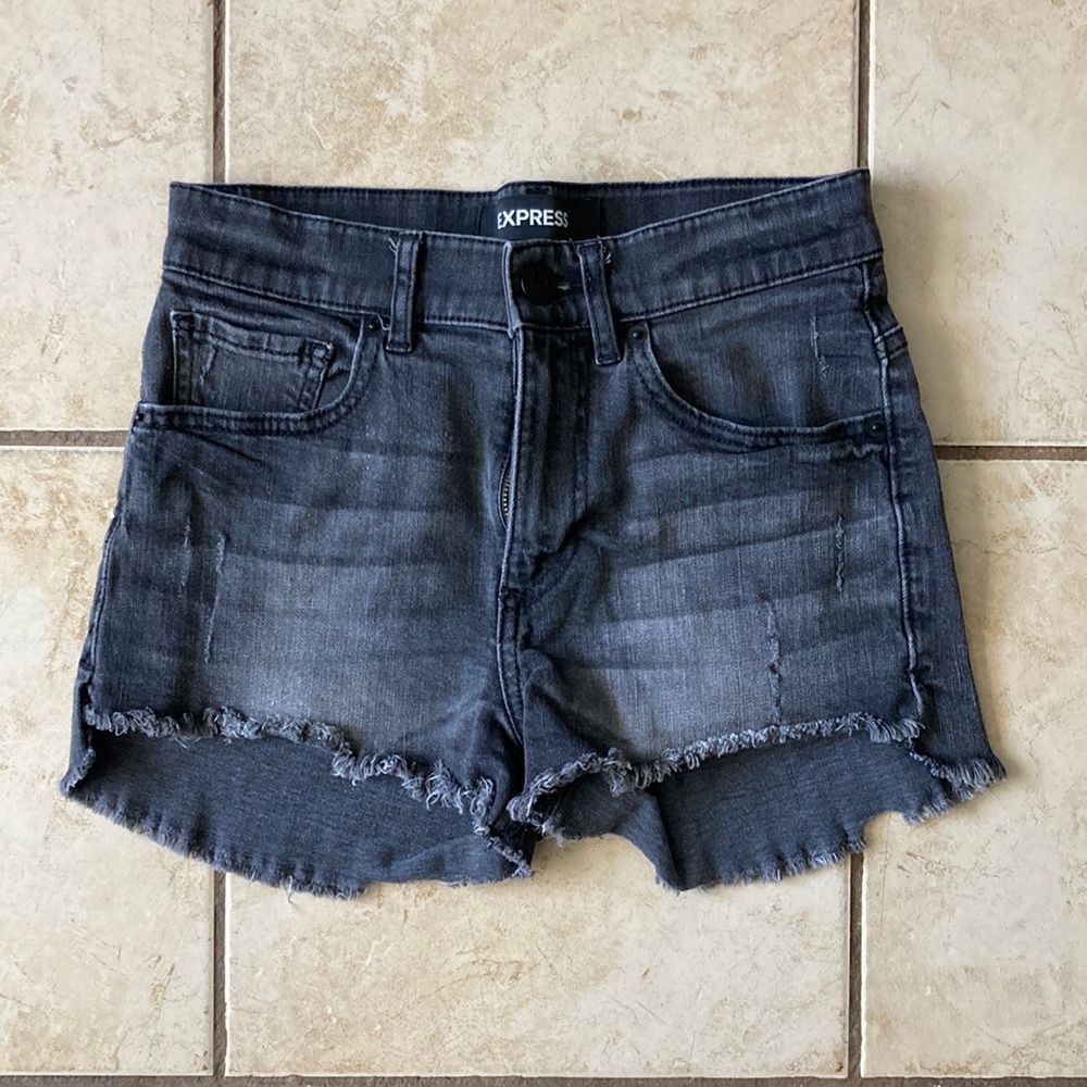 Express shorts 00